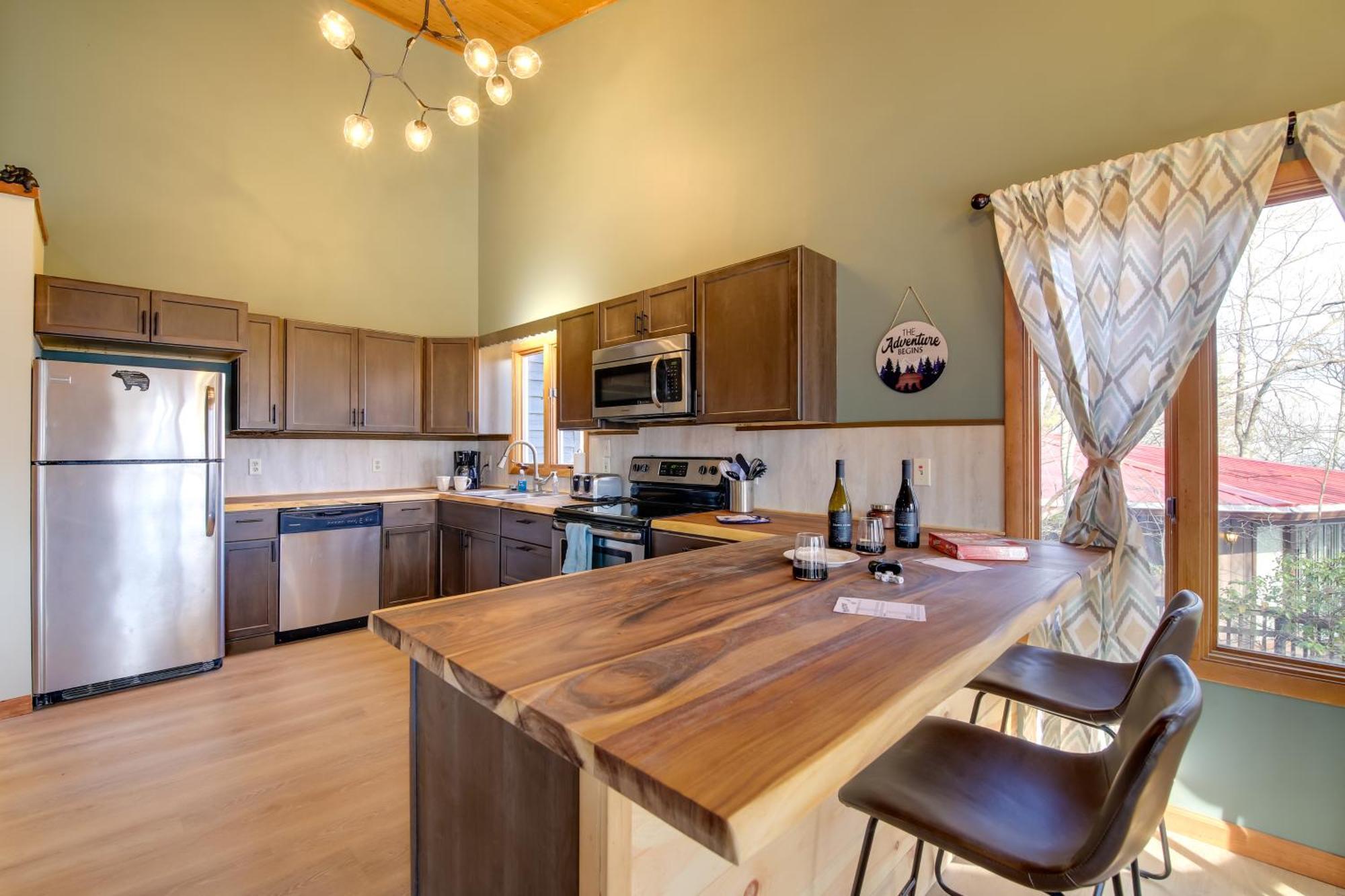 Gatlinburg Mountain Cabin With Hot Tub, Deck And Games Zewnętrze zdjęcie